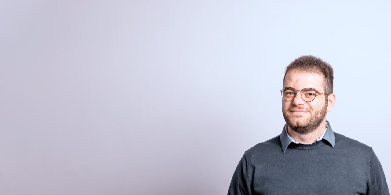 Infrared Spectroscopic Analysis of Hydrogen Bonding in Liquid Associating Substances