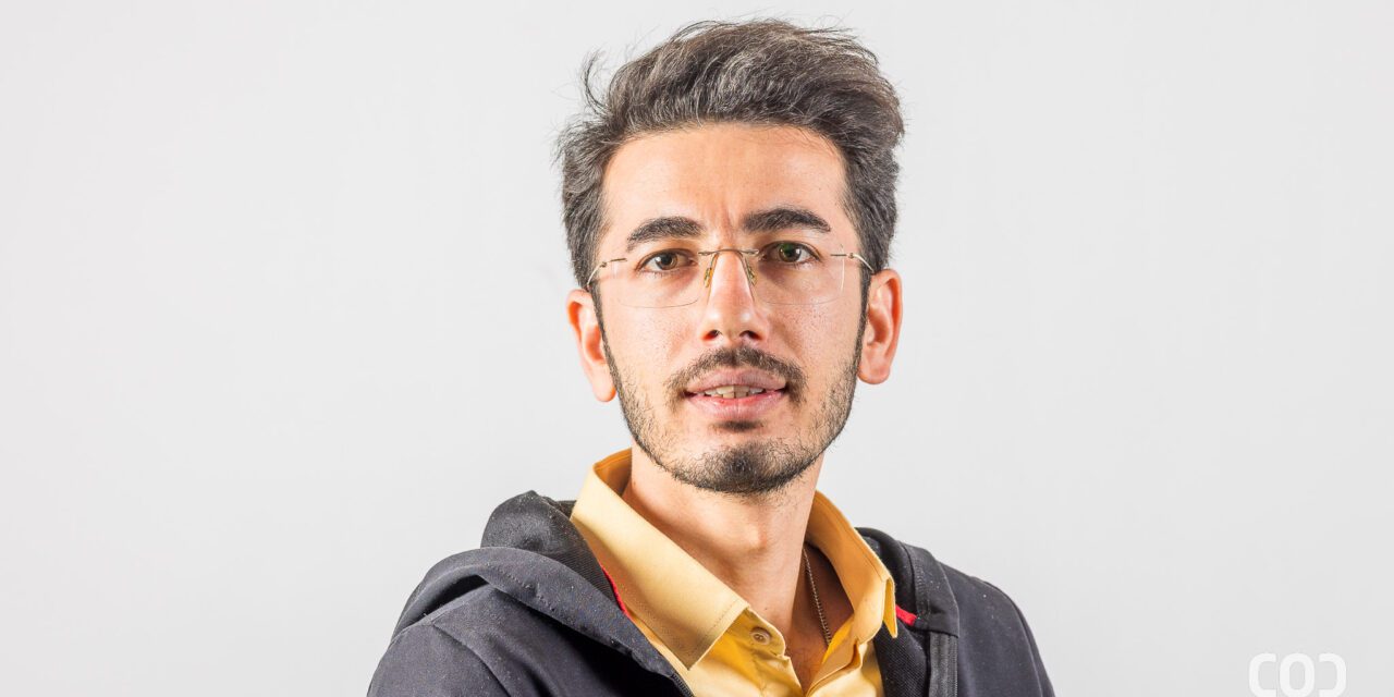 Benchmarking of thermodynamic derivative properties by various thermodynamic models for a wide range of polar mixtures