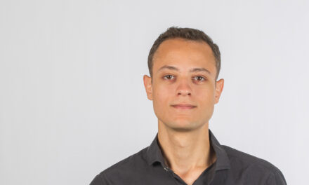 Strong and weakelectrolytesolutions: modelingand classification